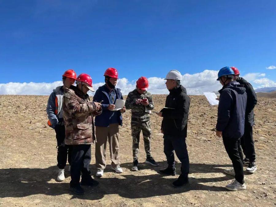 尹舒展無(wú)人區(qū) 